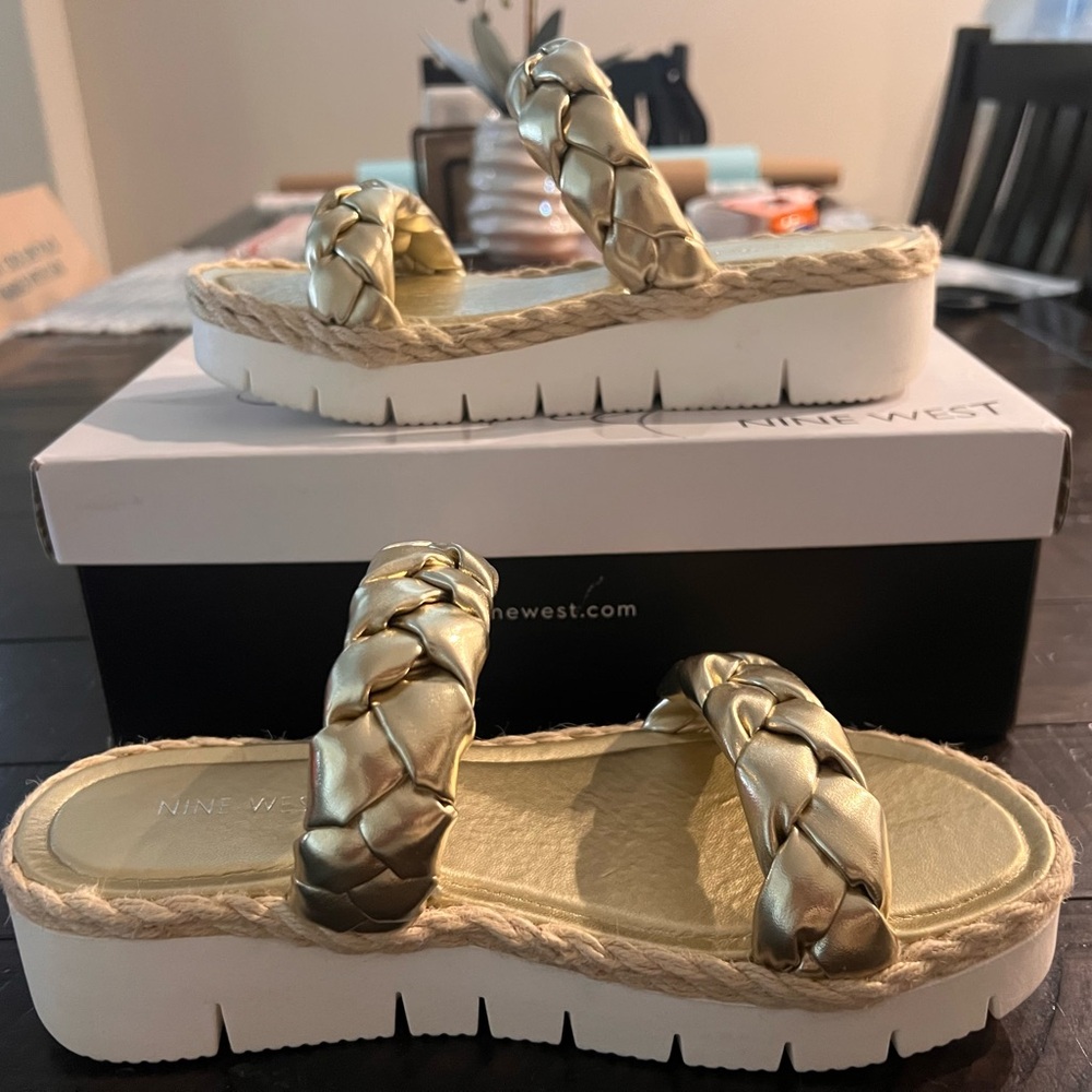 Pre Loved Woman's Nine West Saven 3 Sandals Gold Size 7.5
